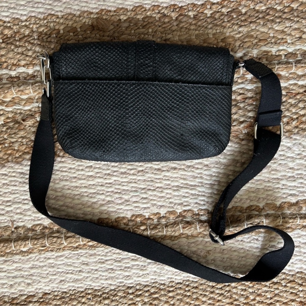 L.A.M.B. Gwen Stefani Black 100% Leather SnakeTextured Asymmetric Crossbody Bag - Picture 5 of 11